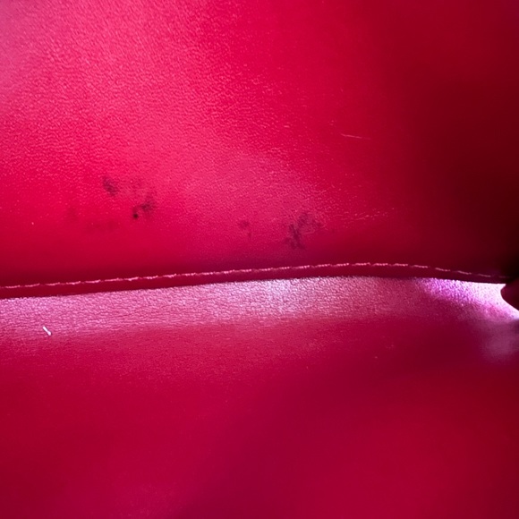 Louis Vuitton Monogram Vernis Sarah Wallet in Red - Picture 6 of 13